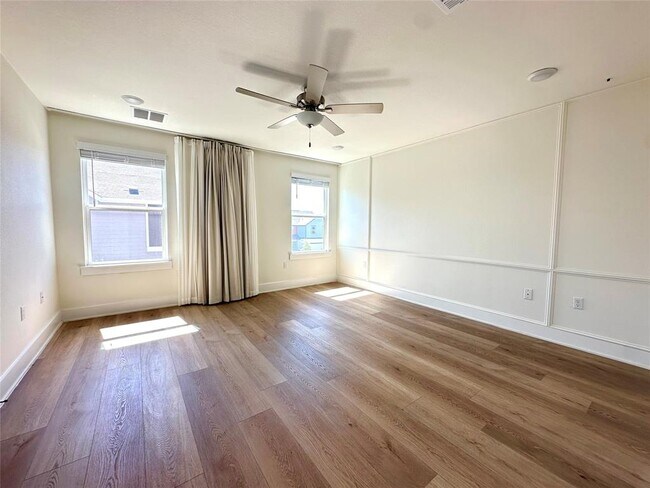 Building Photo - 15701 Ellinger Dr