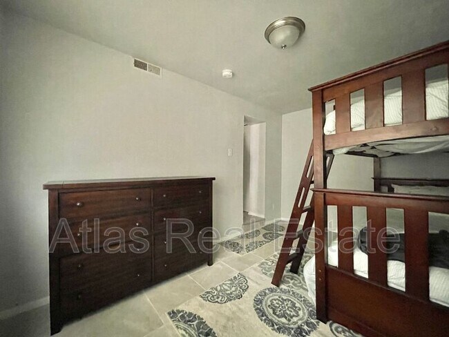 Building Photo - 1611 San Juan St