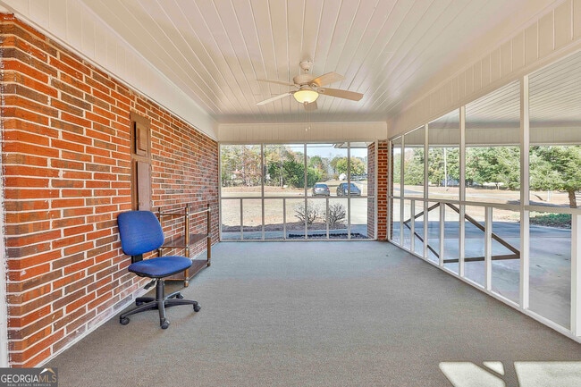 Building Photo - 334 Porter Rd