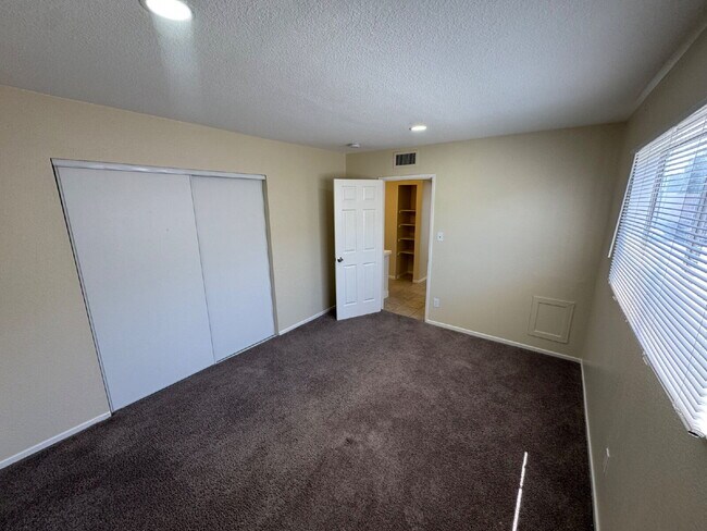 Building Photo - Freshly Painted 2-Bed with Remodeled Kitchen & Open Layout