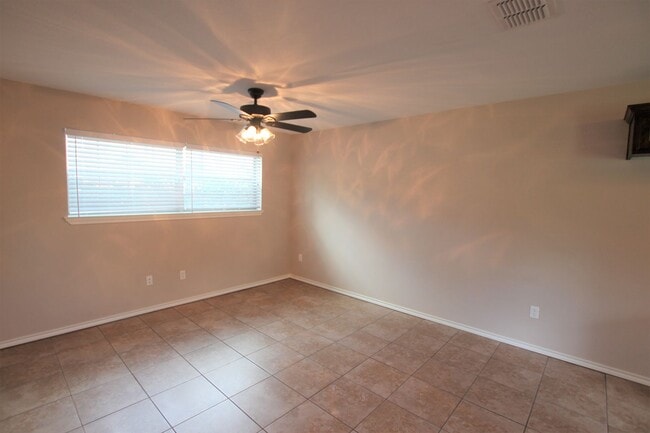 Building Photo - Coming Soon: 2 Bedroom Duplex for Rent in Lindale!
