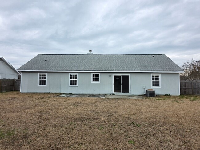 Building Photo - Foxtrace Find: Spacious Living with Style & Privacy in Hubert