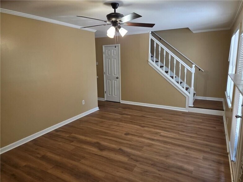 Building Photo - 5595 Wells Cir