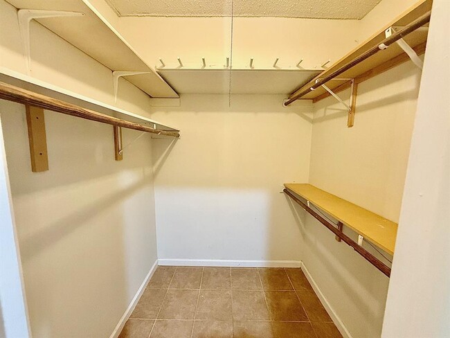 Building Photo - 12102 Grey Fawn Path