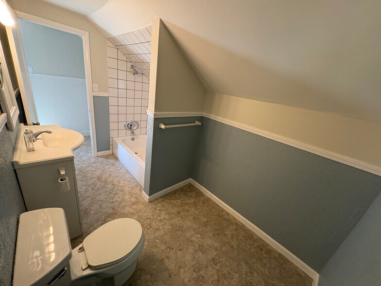 Building Photo - 246 Schwartz Rd