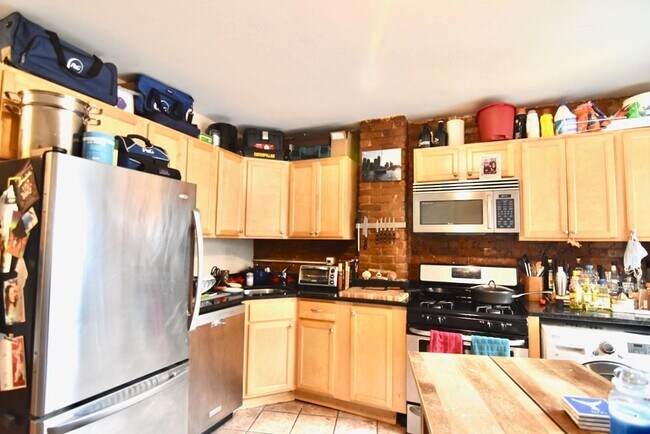 Building Photo - 17 Savin Hill Ave