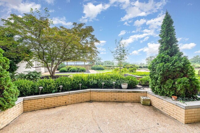 Building Photo - 1200 N Nash St