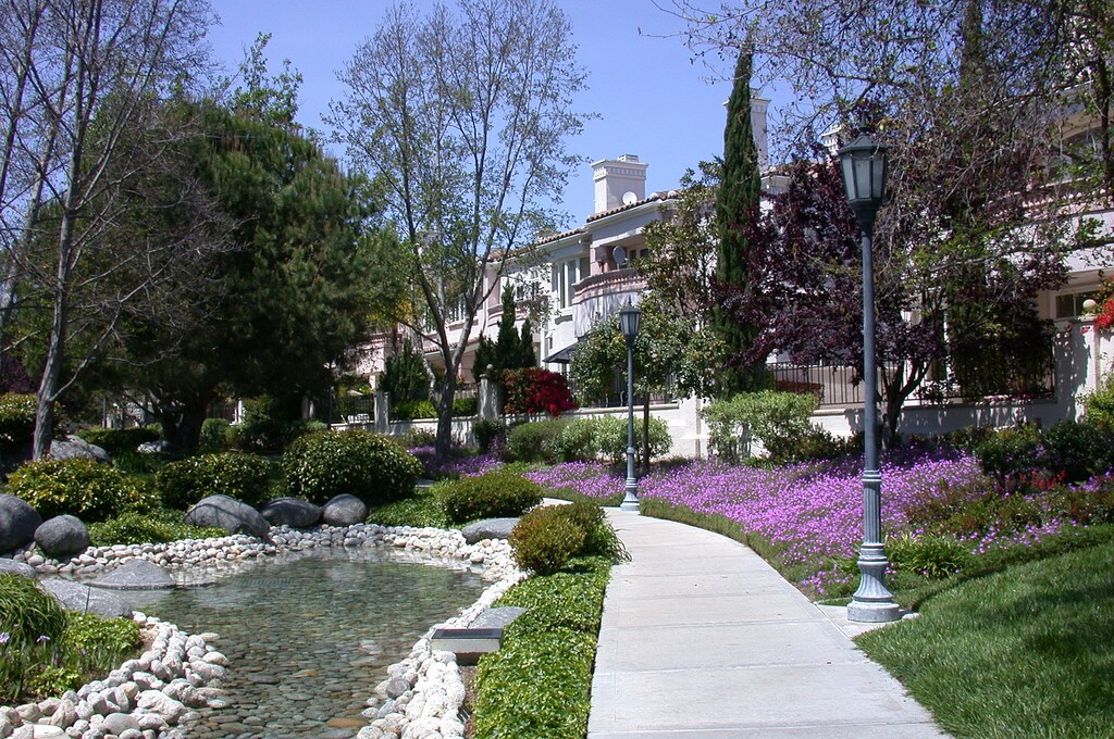 Renaissance walking path - 5532 Renaissance Ave