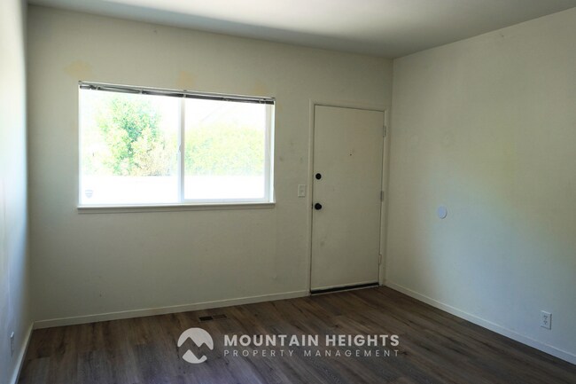 Building Photo - 3760 S 200 E