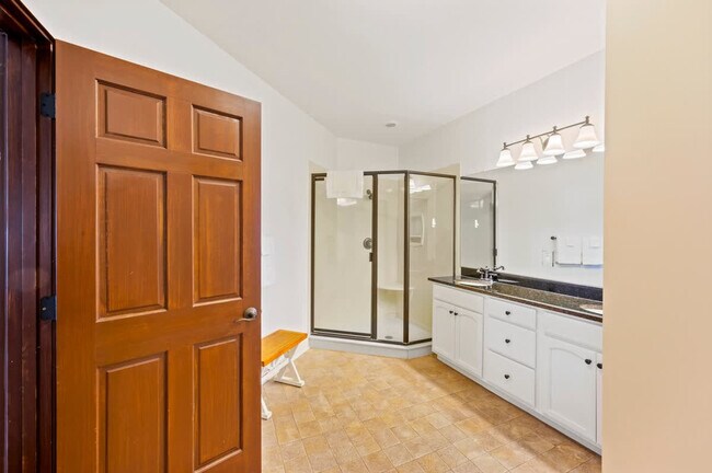 Building Photo - 475 Cuscowilla Dr