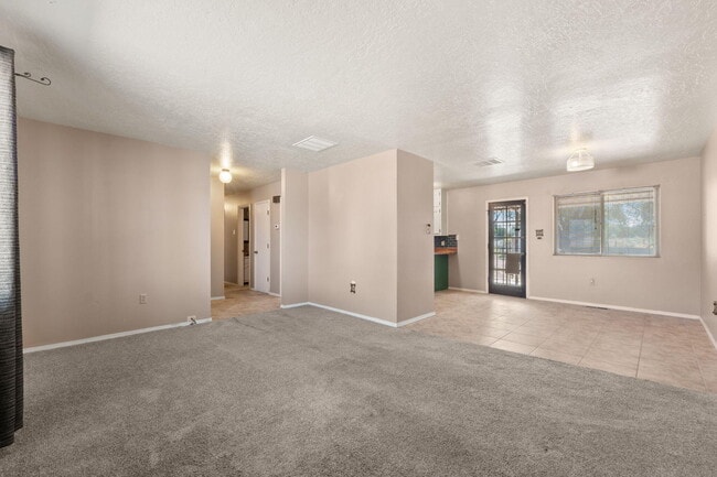 Building Photo - 20 Cactus Dr