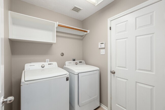 Building Photo - 18126 Stone Trail Manor Dr