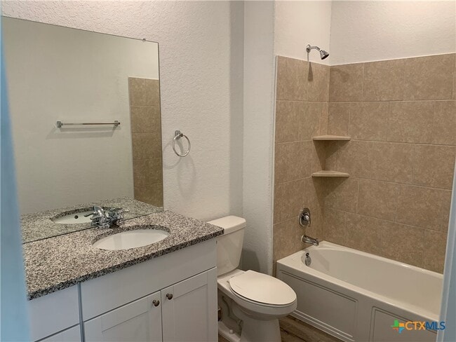 Building Photo - 415 Fig Tree St