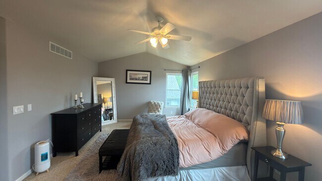 Building Photo - Great Furnished House In Fort Collins