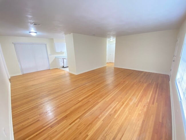 Building Photo - 2/2 in Orange City