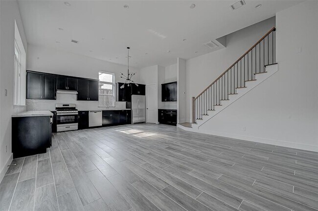 Building Photo - 8930 Spring Knoll Forest Dr