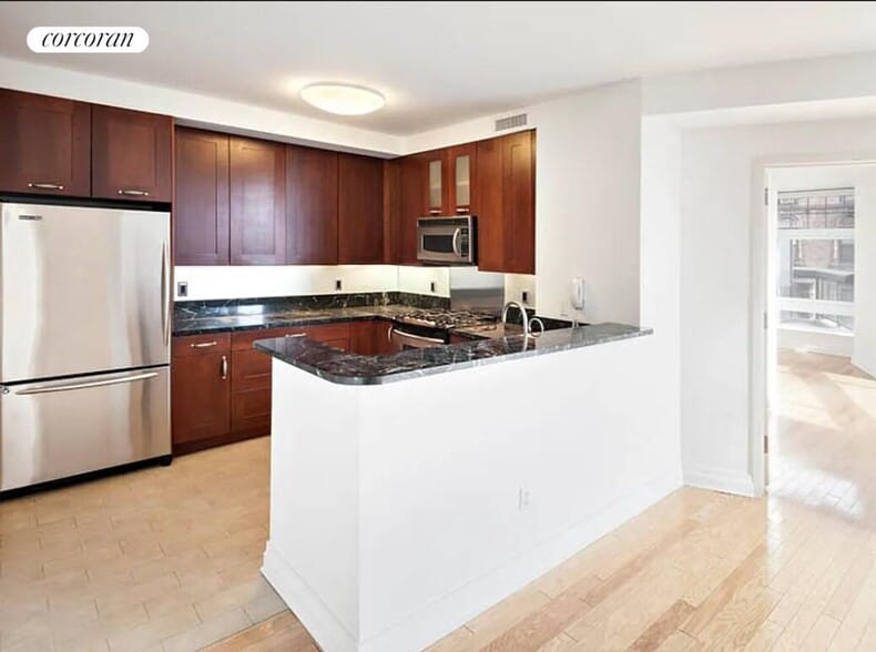 Building Photo - 272 W 107th St