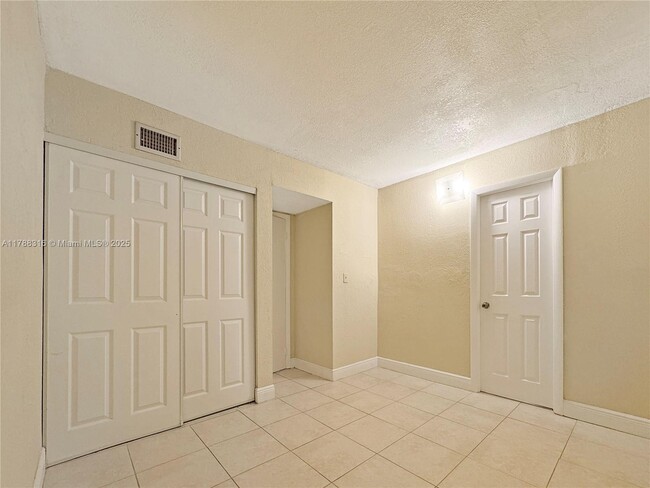 Building Photo - 410 NW 68th Ave