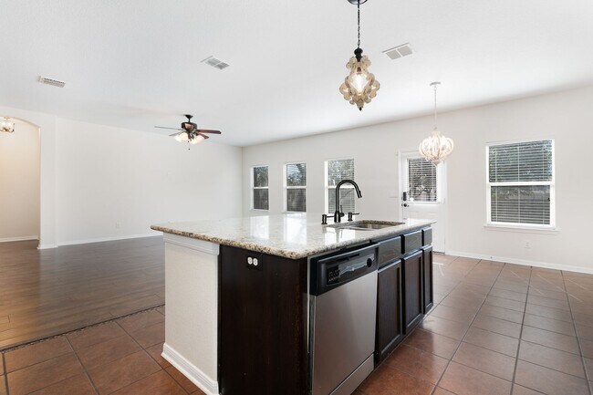 Building Photo - Helotes~Beautiful Laurel Canyon Subdivisio...