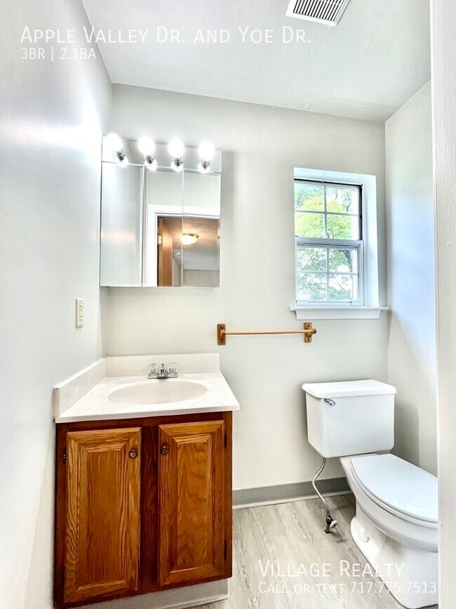 Building Photo - 914 Apple Valley Dr
