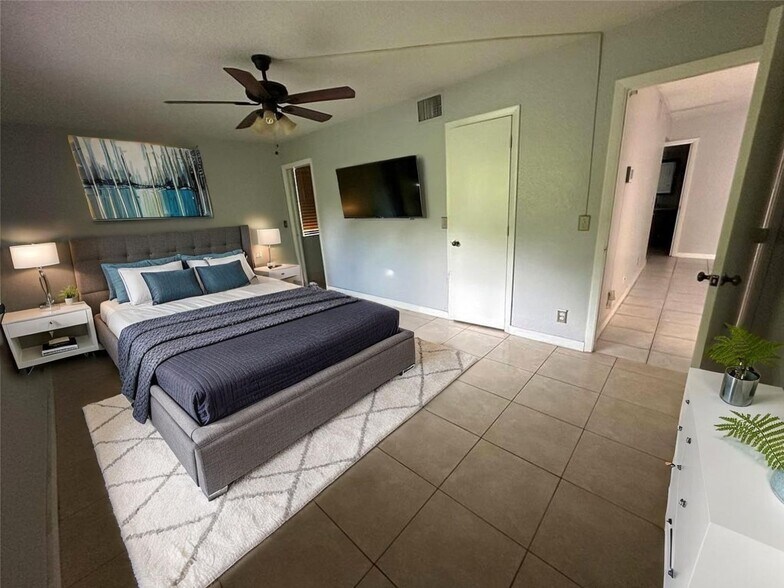 Building Photo - 3720 NW 115th Way