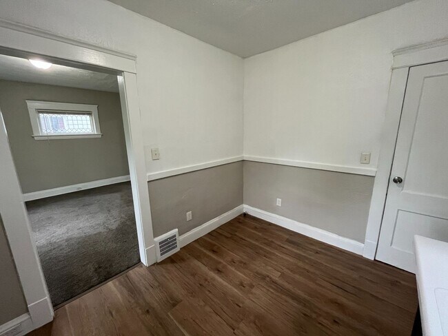 Building Photo - Three bedroom one bathroom single family home for rent MOVE IN SPECIAL - HALF OFF FIRST MONTHS RENT