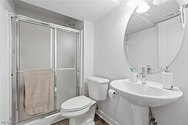 Building Photo - 2256 E 100th St