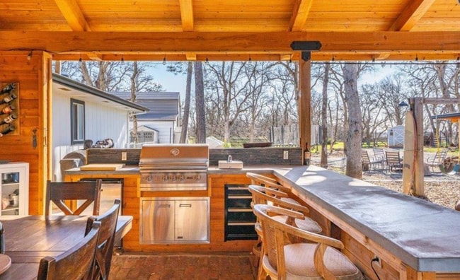 Building Photo - A Private Oasis with Unmatched Amenities 4...