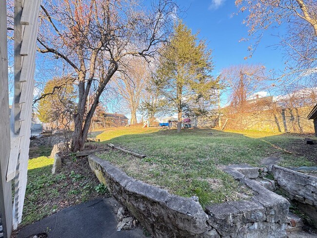 Building Photo - 145 Division St