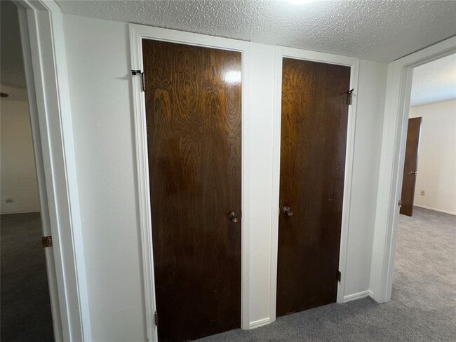 Building Photo - 3325 Brookhollow Ct