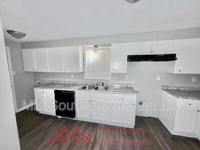Building Photo - 1733 Gowan Dr