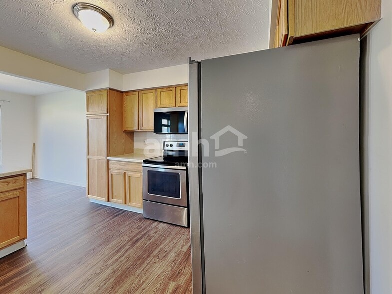 Building Photo - 821 Monarda Pl