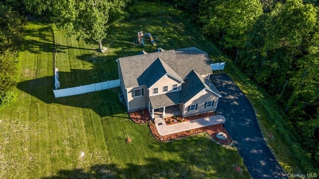 Building Photo - 16 Primrose Ln