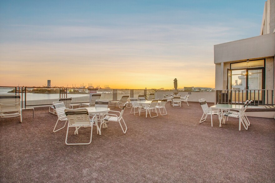 Building Photo - 1140 E Ocean Blvd