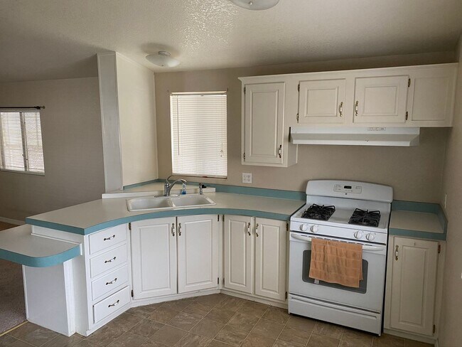 Building Photo - 5121 W Sunnyside Ct