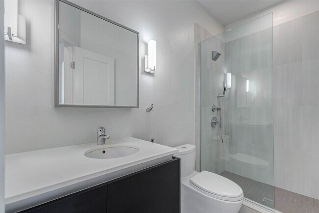 Building Photo - 1222 Marconi St