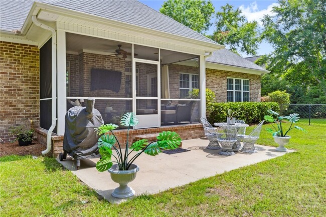 Building Photo - 747 Channing Dr