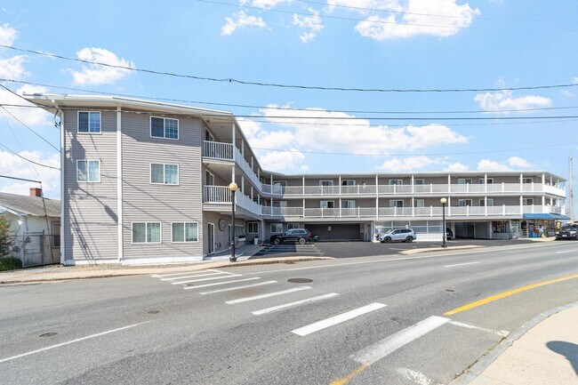 Building Photo - 6 Ashworth Ave