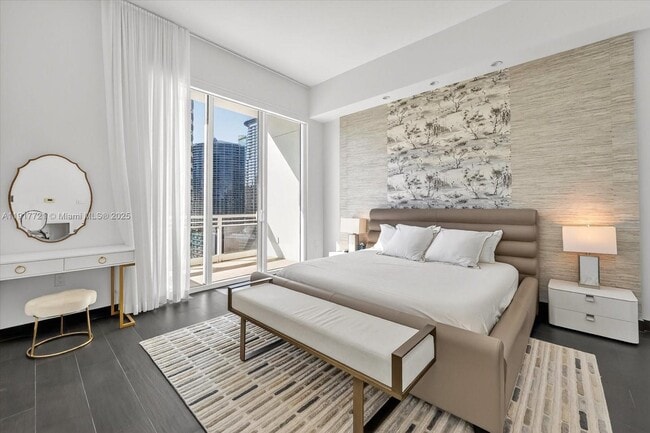 Building Photo - 900 Brickell Key Blvd