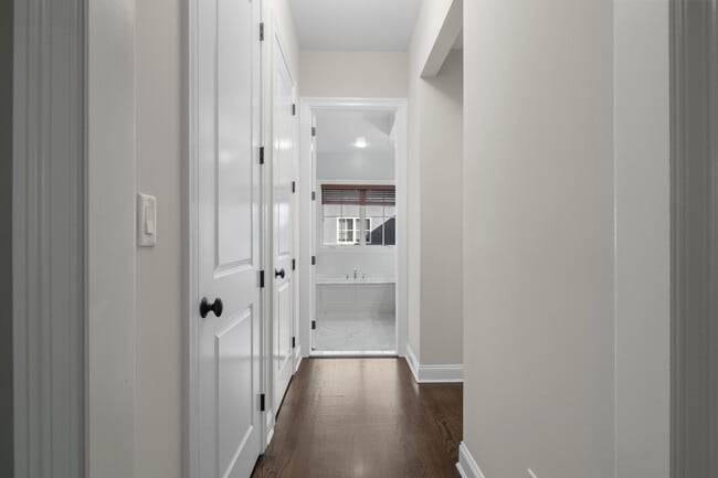 Building Photo - 1600 Kaufer Ln