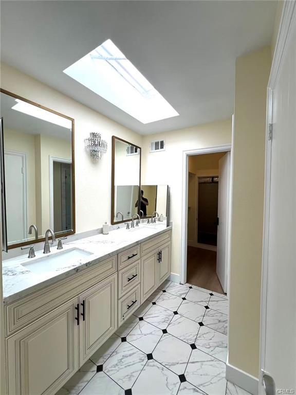 Building Photo - 2718 Vista Del Oro