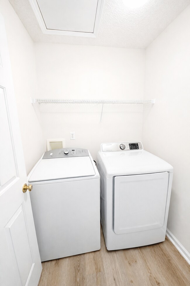 Building Photo - Spacious Home with Open Layout in Prime Johns Creek Location