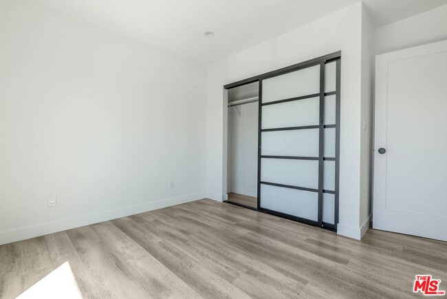 Building Photo - 6350 Willoughby Ave