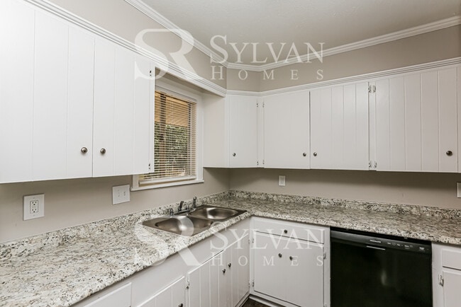 Building Photo - Carve Out a Great Life Here!