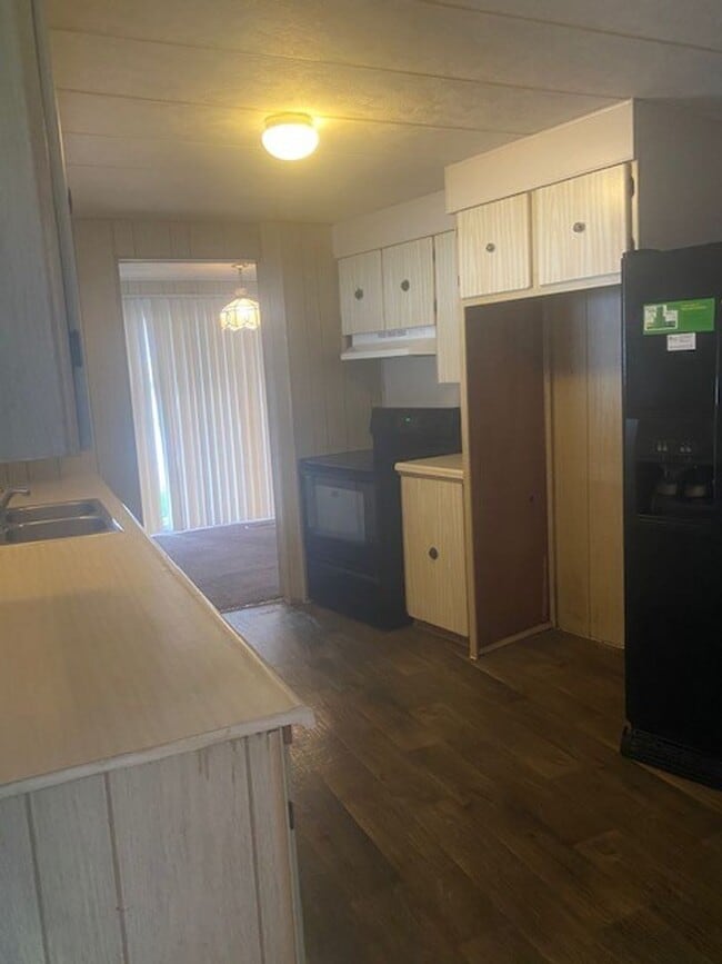 Building Photo - Manufactured Home