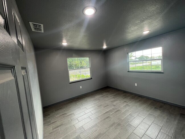 Building Photo - 4709 15th Ave S