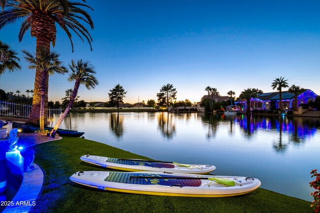 Building Photo - 1817 E Willow Tree Ct