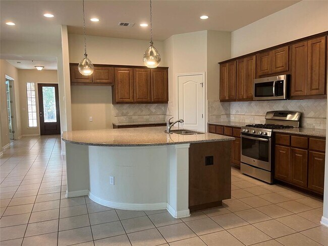 Building Photo - 2644 Hilltop Divide Ln