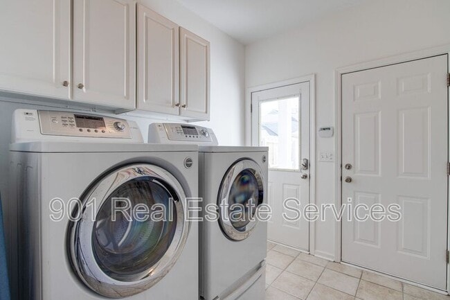 Building Photo - 1417 Island Town Dr