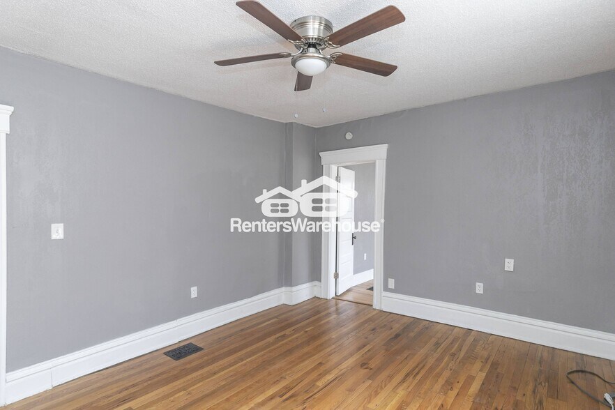 Building Photo - 4105 Oak St